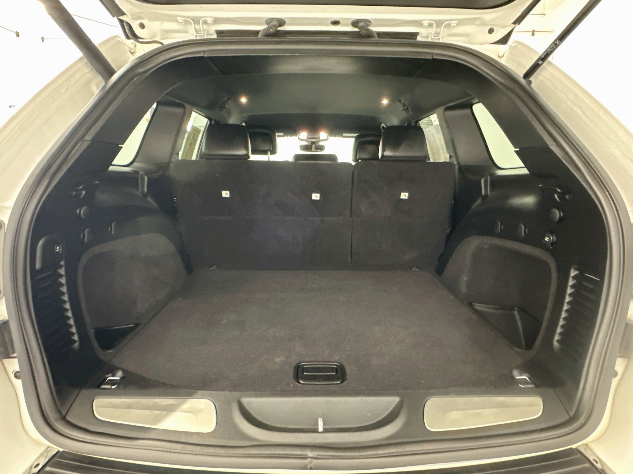 Used 2019 Jeep Grand Cherokee Limited AWD/4WD image 30