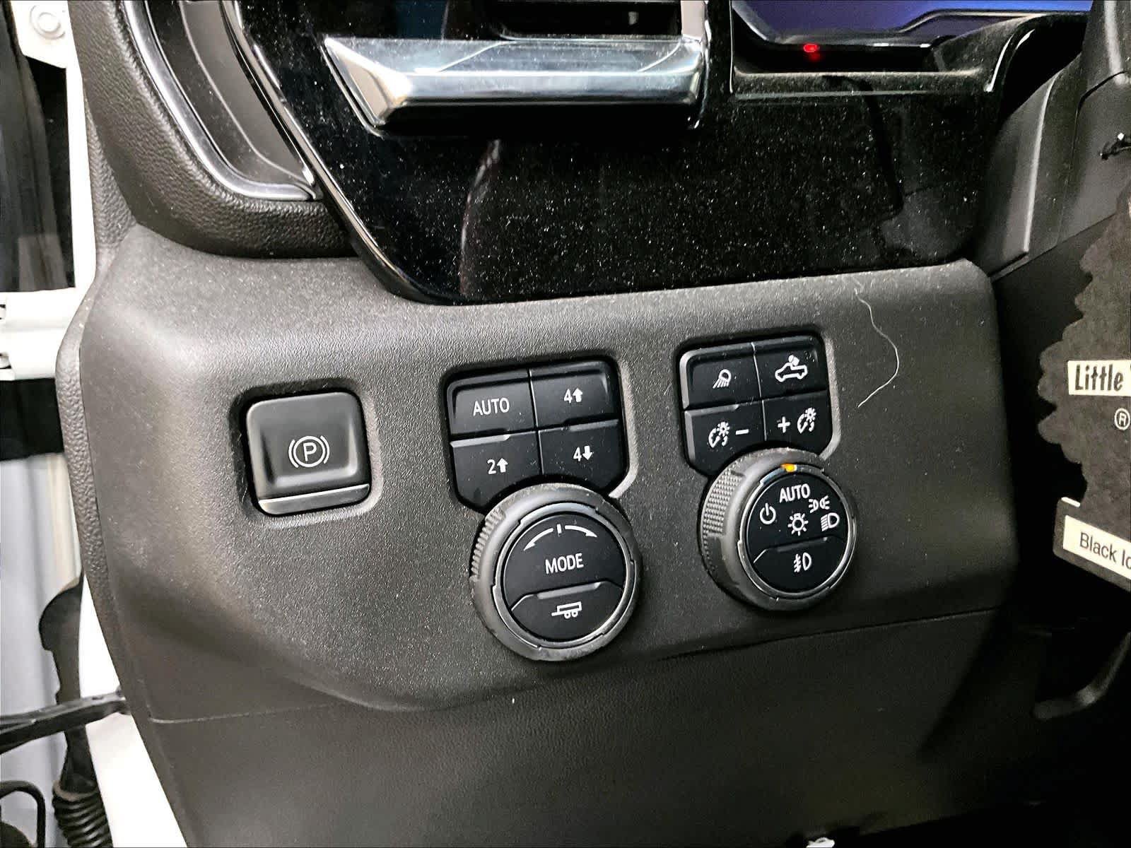Used 2022 Chevrolet Silverado 1500 LT Trail Boss w/ Convenience Package II AWD/4WD image 38