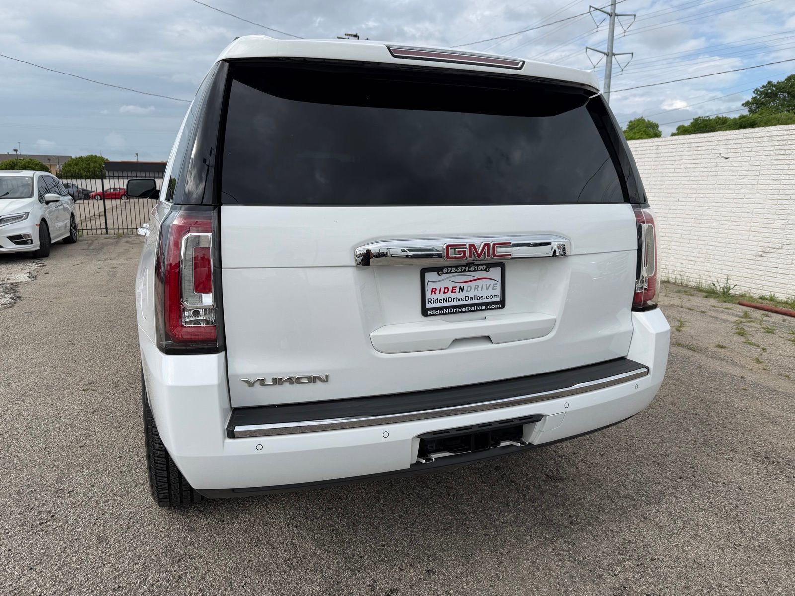 Used 2016 GMC Yukon Denali w/ Open Road Package AWD/4WD image 5