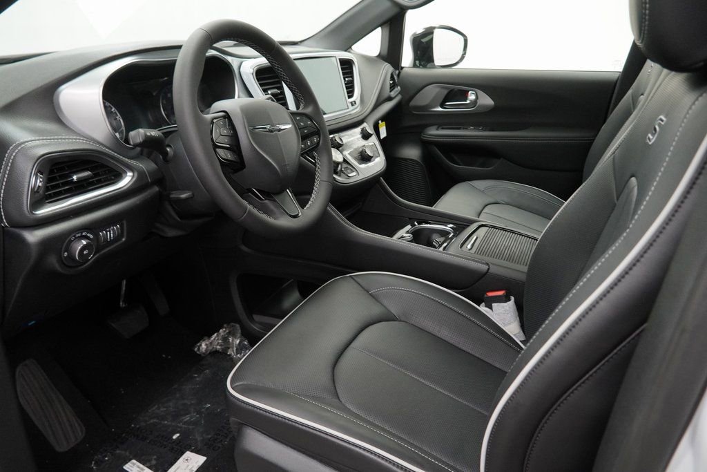 New 2026 Chrysler Pacifica Limited w/ S Appearance Package image 16