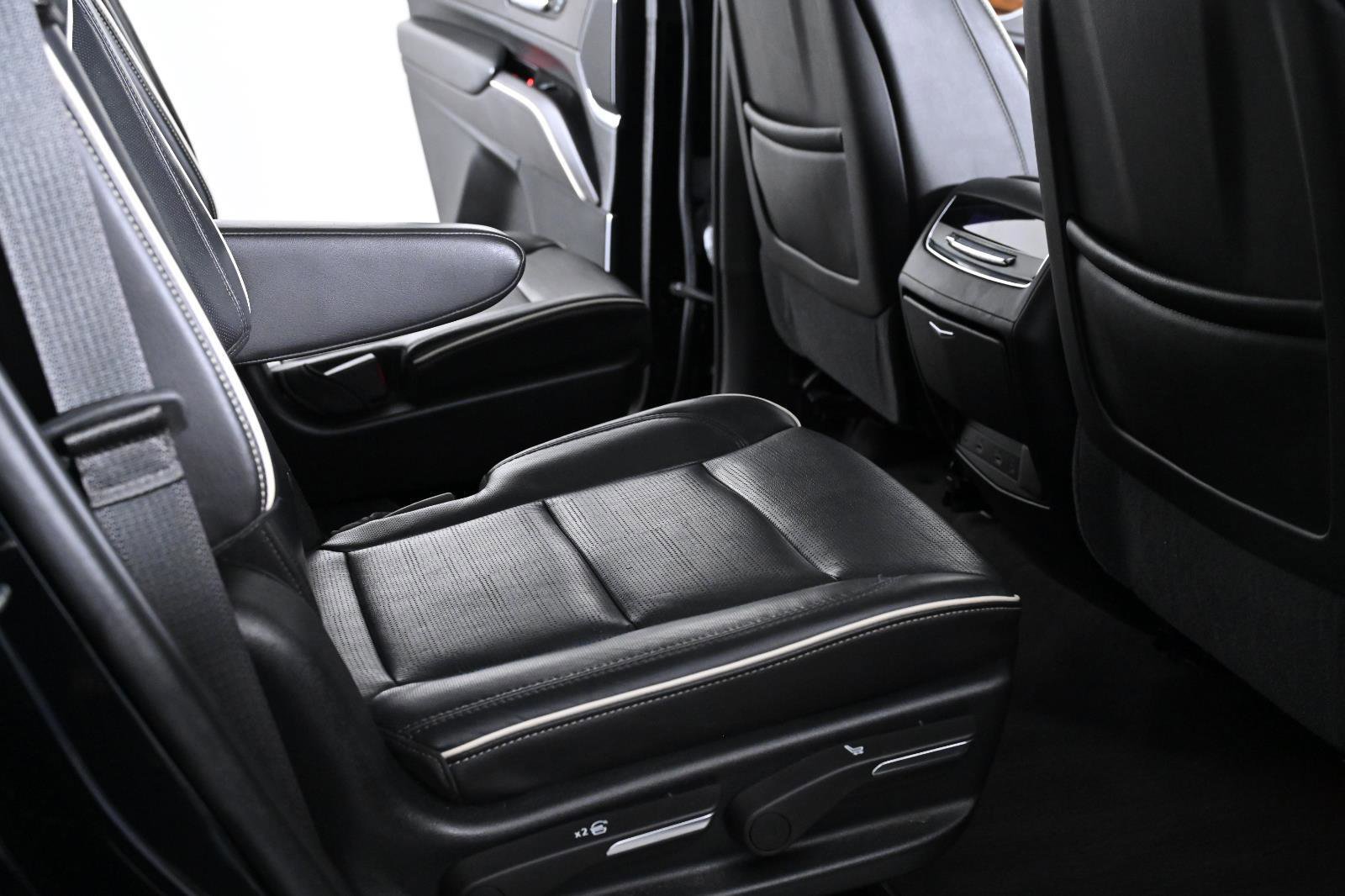 Used 2021 Cadillac Escalade Premium Luxury image 35