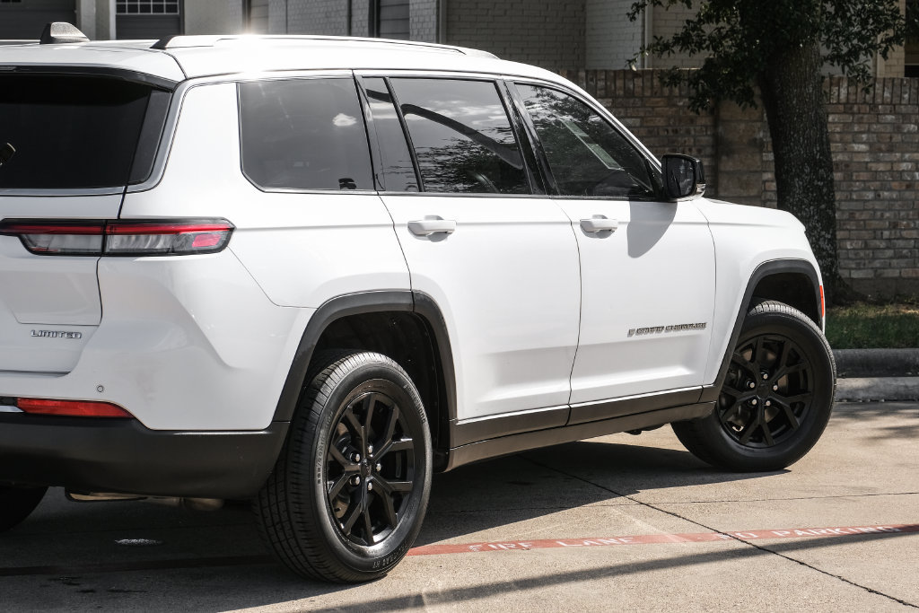 Used 2023 Jeep Grand Cherokee L Limited AWD/4WD image 18