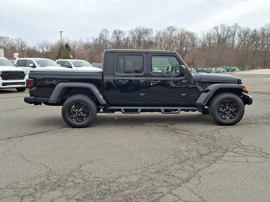 Used 2022 Jeep Gladiator Sport AWD/4WD image 10