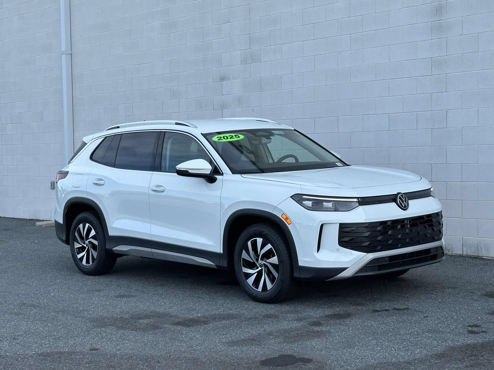 Certified 2025 Volkswagen Tiguan S FWD image 7