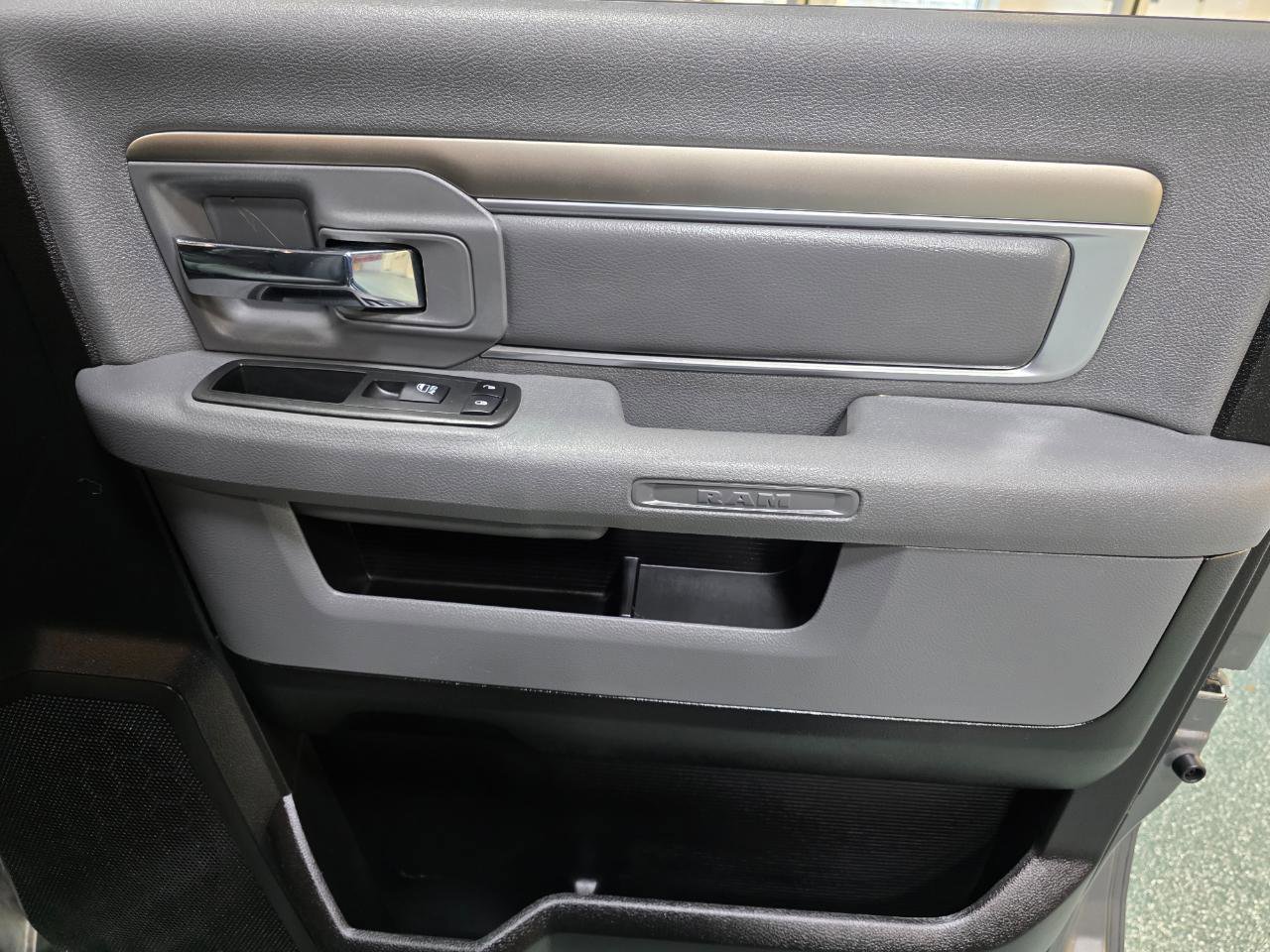 Used 2013 RAM 1500 Classic SLT w/ Premium Display Pkg image 27