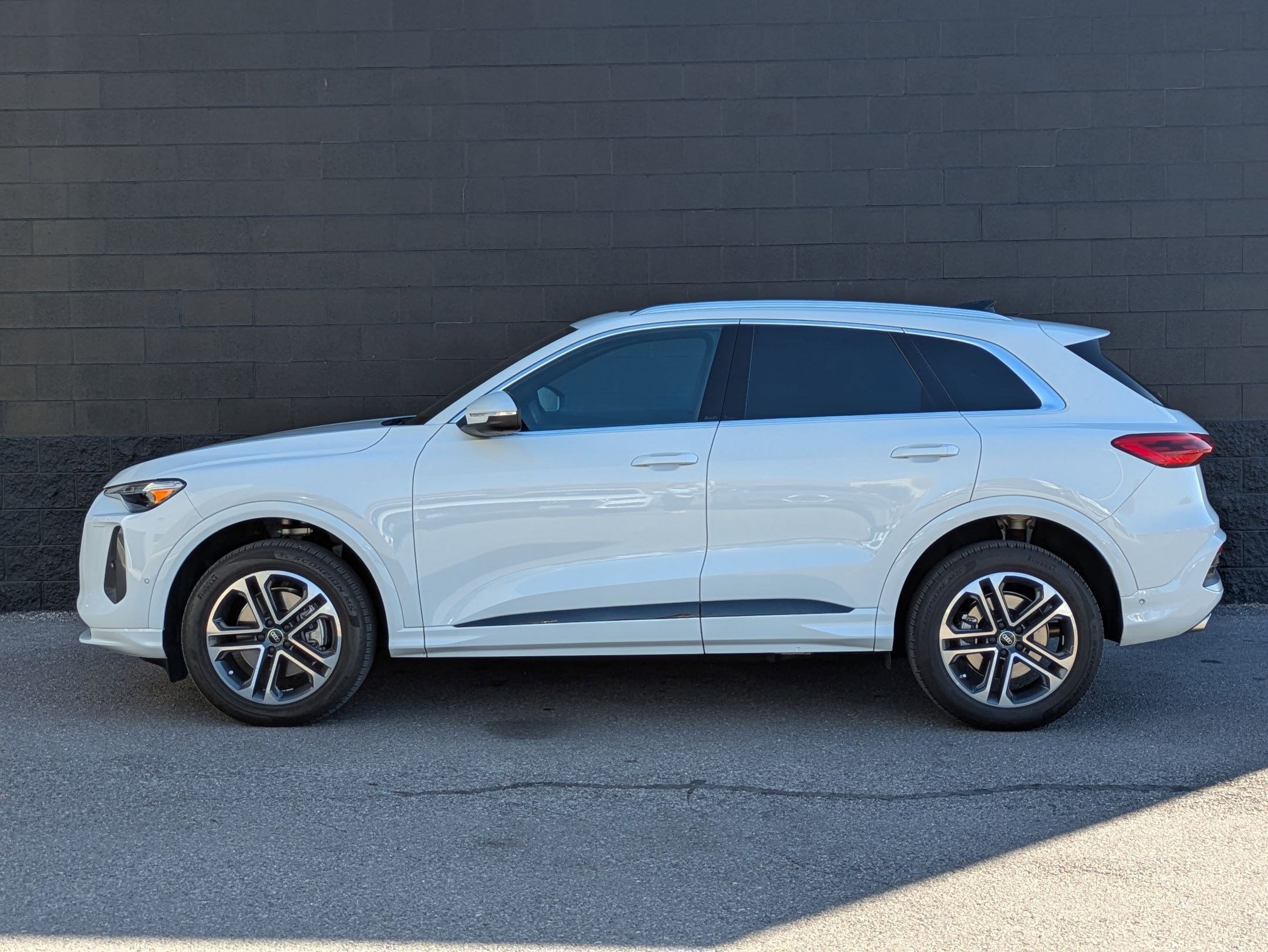 Certified 2025 Audi Q5 Premium Plus w/ Premium Plus image 9