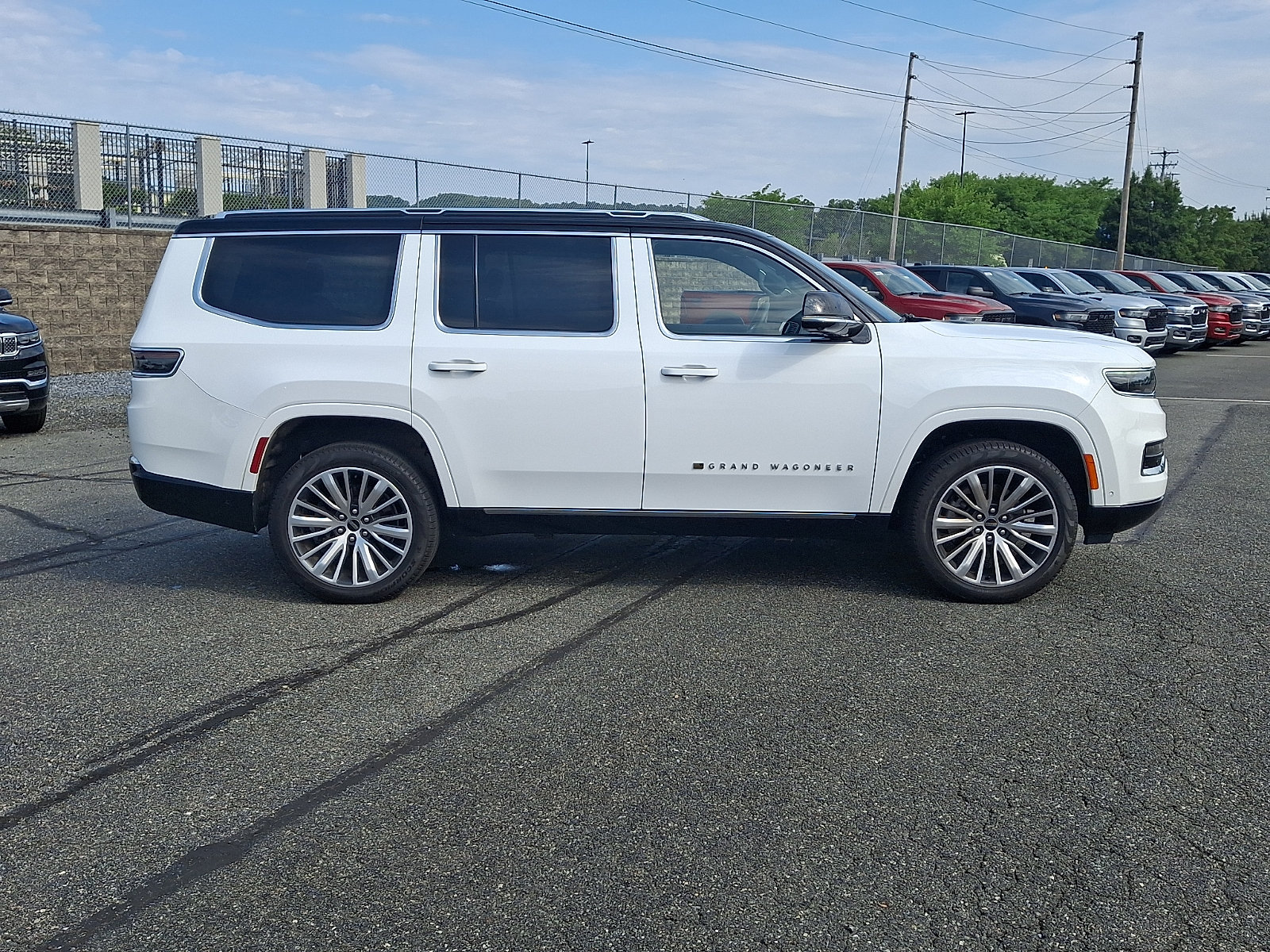 Used 2025 Jeep Grand Wagoneer 4WD image 7