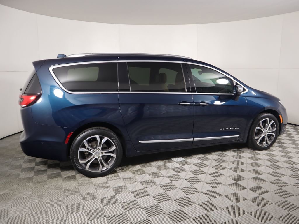 Used 2022 Chrysler Pacifica Pinnacle image 4