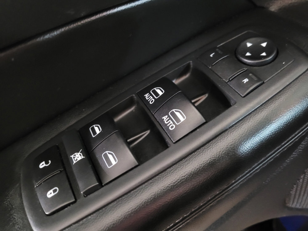 Used 2018 Jeep Grand Cherokee Altitude image 27