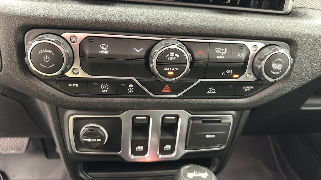 Used 2025 Jeep Wrangler Sport AWD/4WD image 16