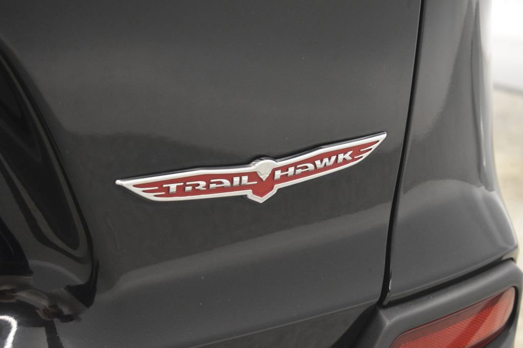 Used 2019 Jeep Cherokee Trailhawk w/ Cold Weather Group image 17