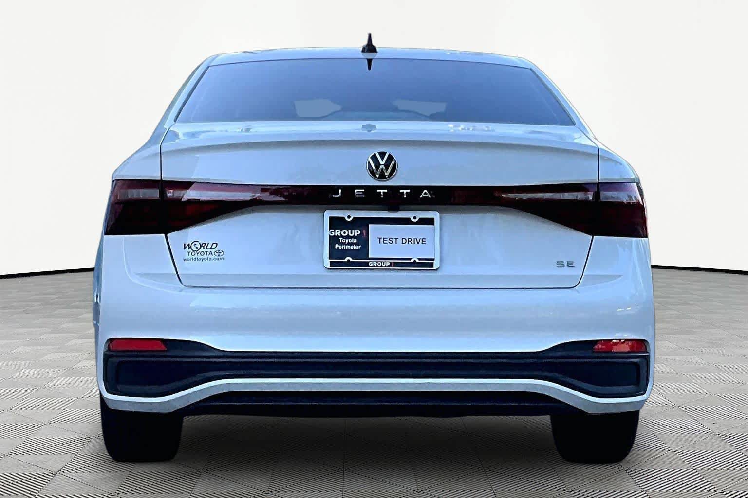 Used 2025 Volkswagen Jetta SE FWD image 4