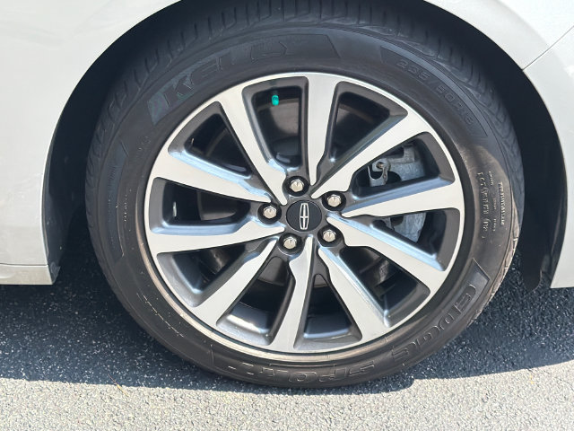 Used 2019 Lincoln Continental Premiere FWD image 13
