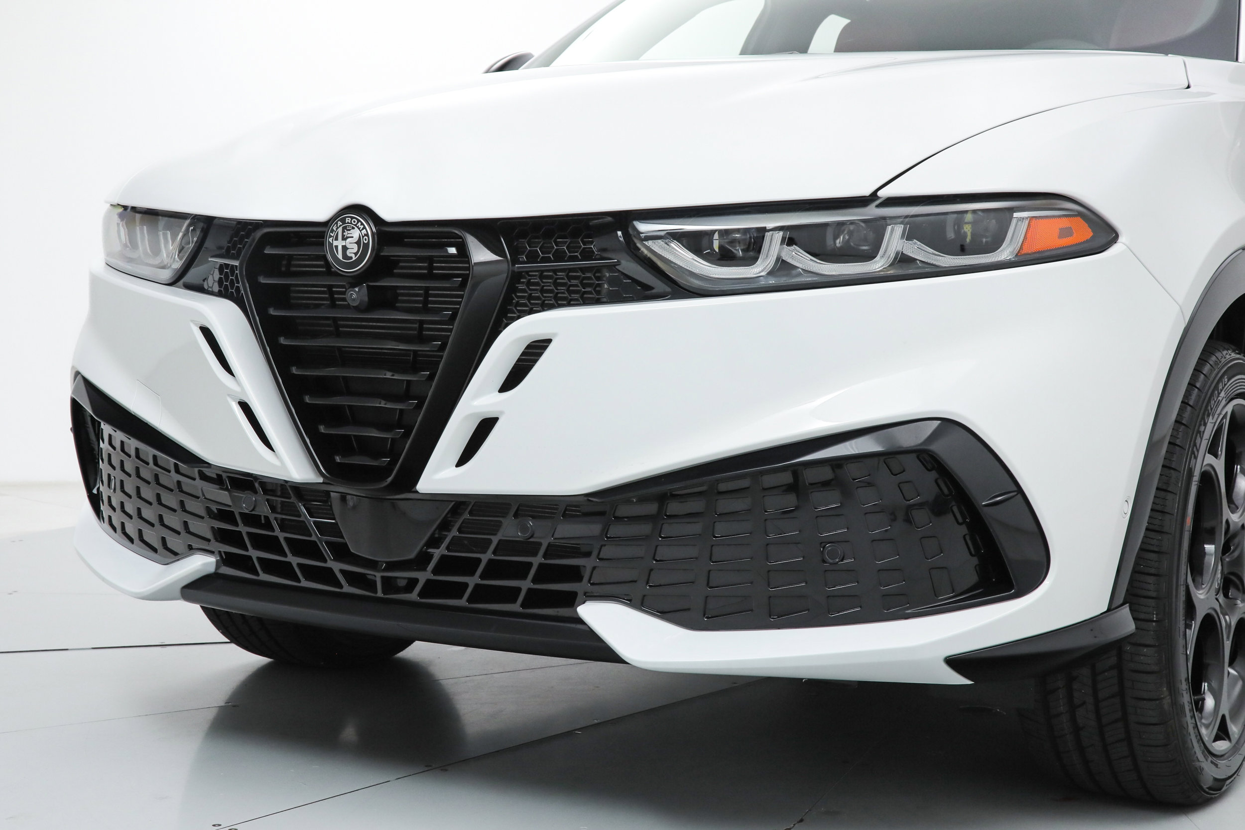 New 2026 Alfa Romeo Tonale Sprint w/ Red Premium Package image 10