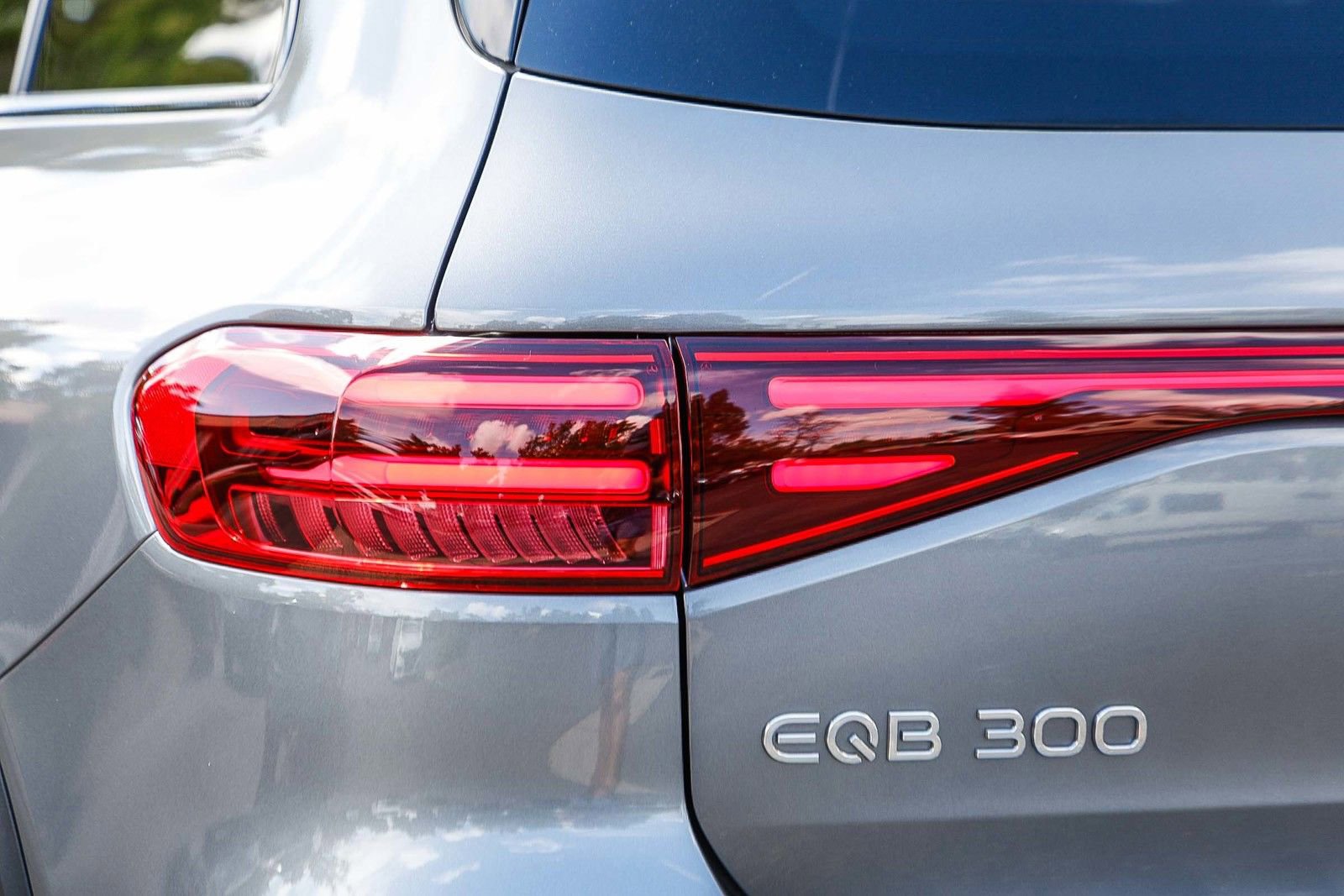 Used 2024 Mercedes-Benz EQB 300 4MATIC image 8