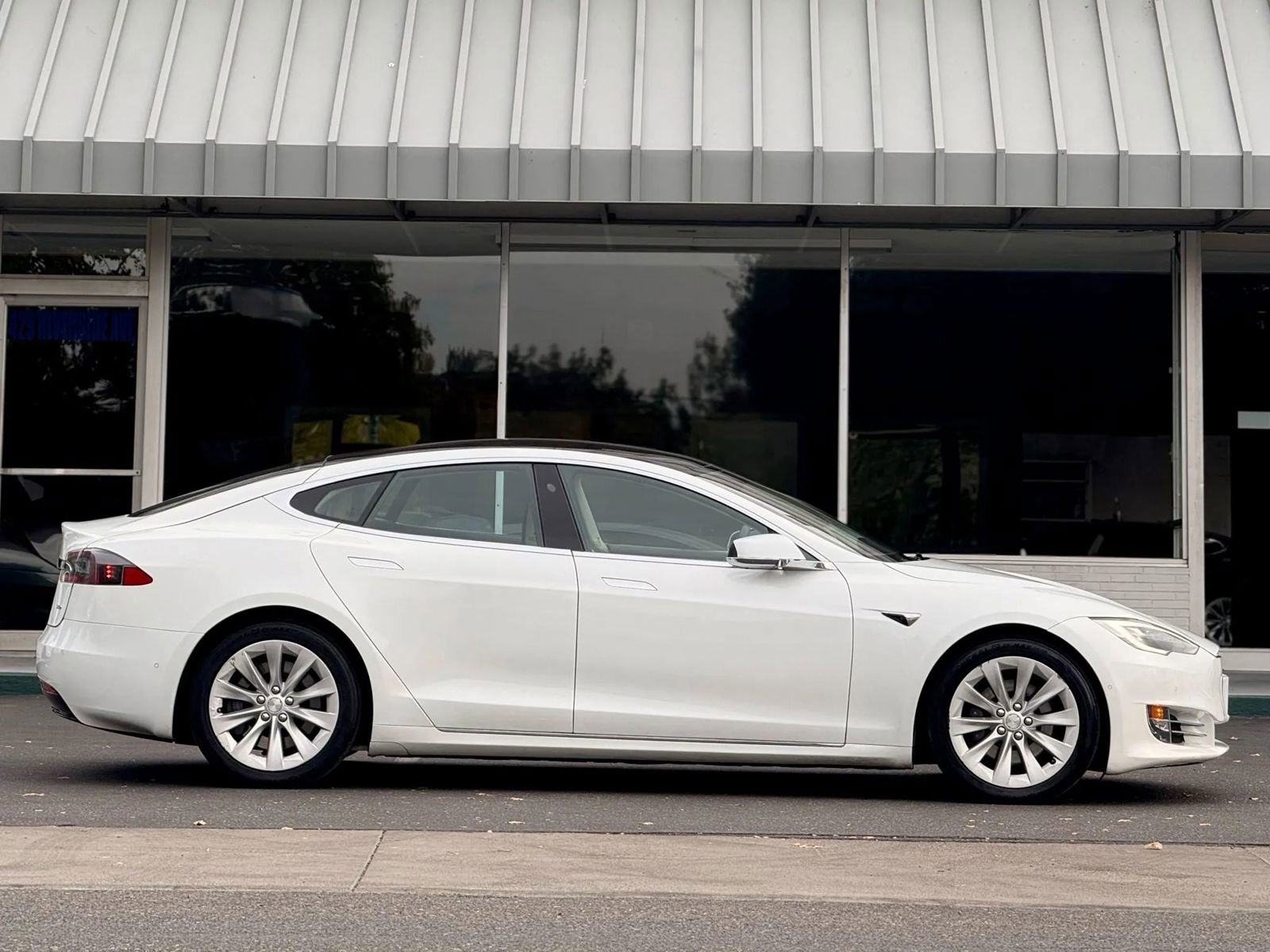Used 2017 Tesla Model S 90D AWD/4WD image 4