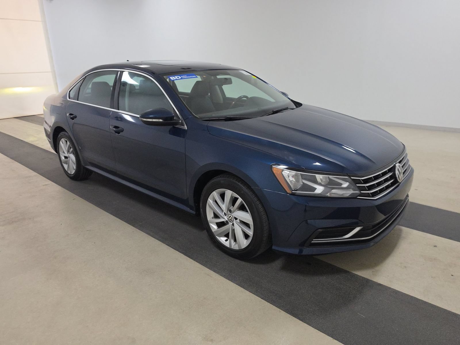 Used 2018 Volkswagen Passat 2.0T SE FWD image 4
