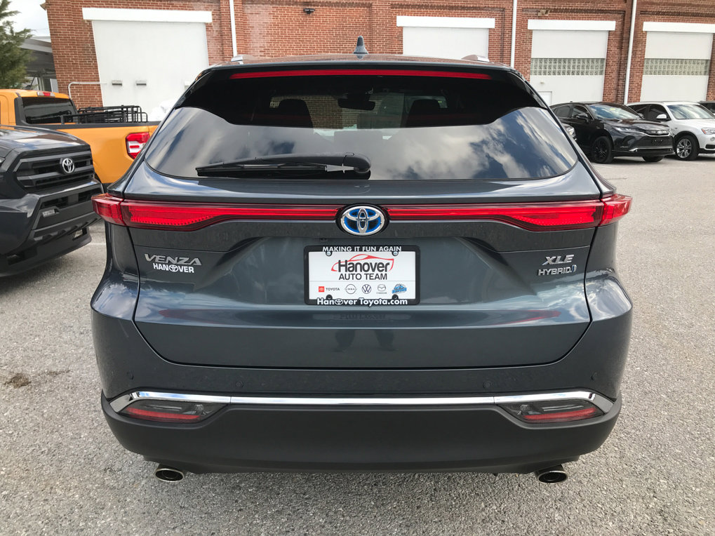 Used 2022 Toyota Venza XLE image 6