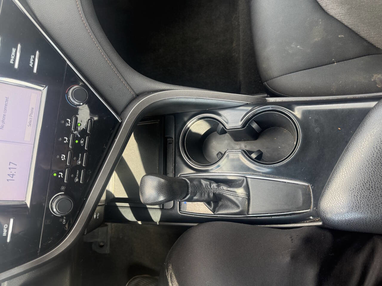 Used 2018 Toyota Camry LE image 24