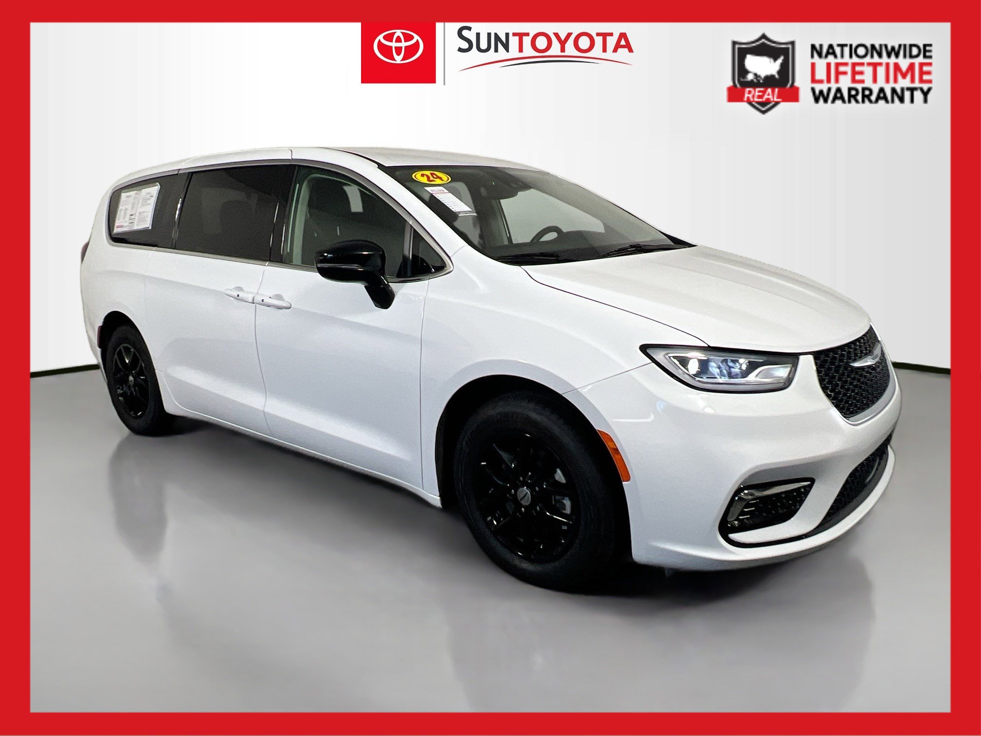 Used 2024 Chrysler Pacifica Touring-L image 1