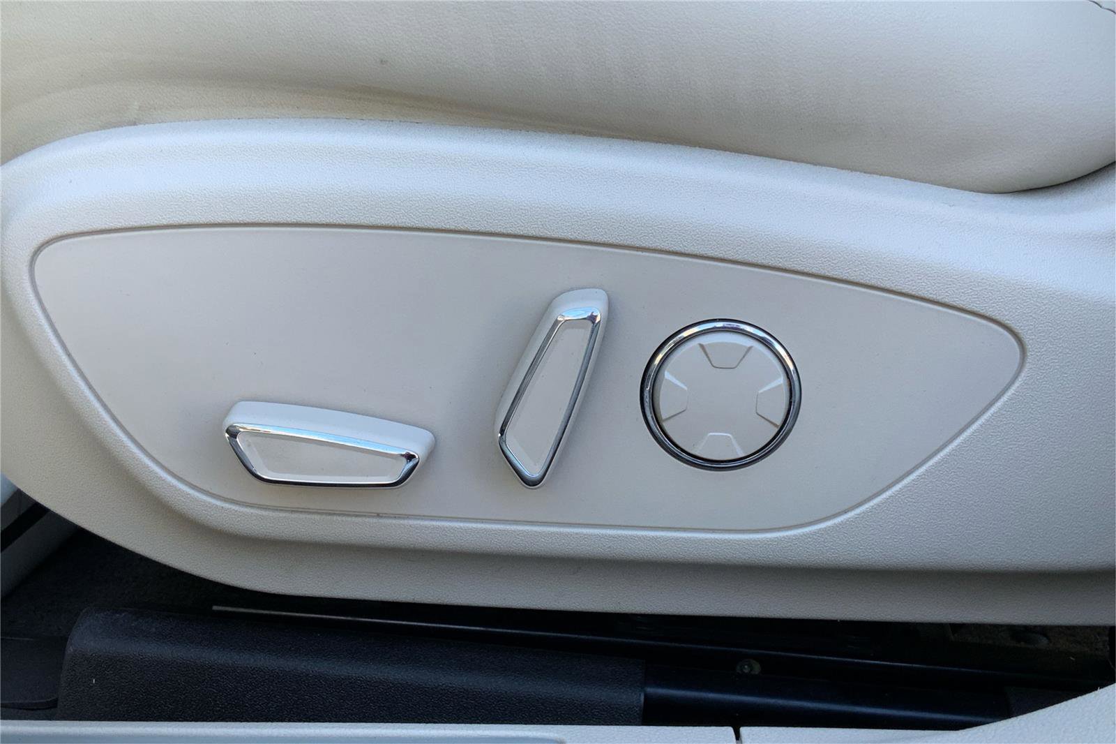 Used 2018 Lincoln MKZ Select w/ Select Plus Package AWD/4WD image 19