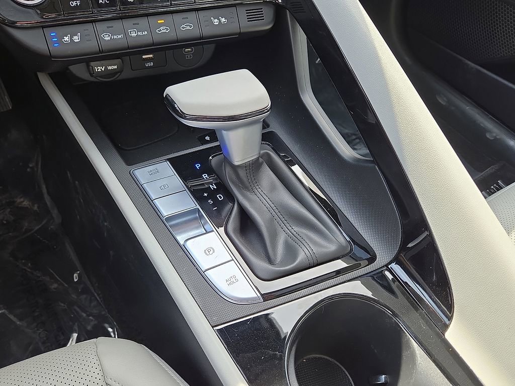 Used 2025 Hyundai Elantra Limited image 31