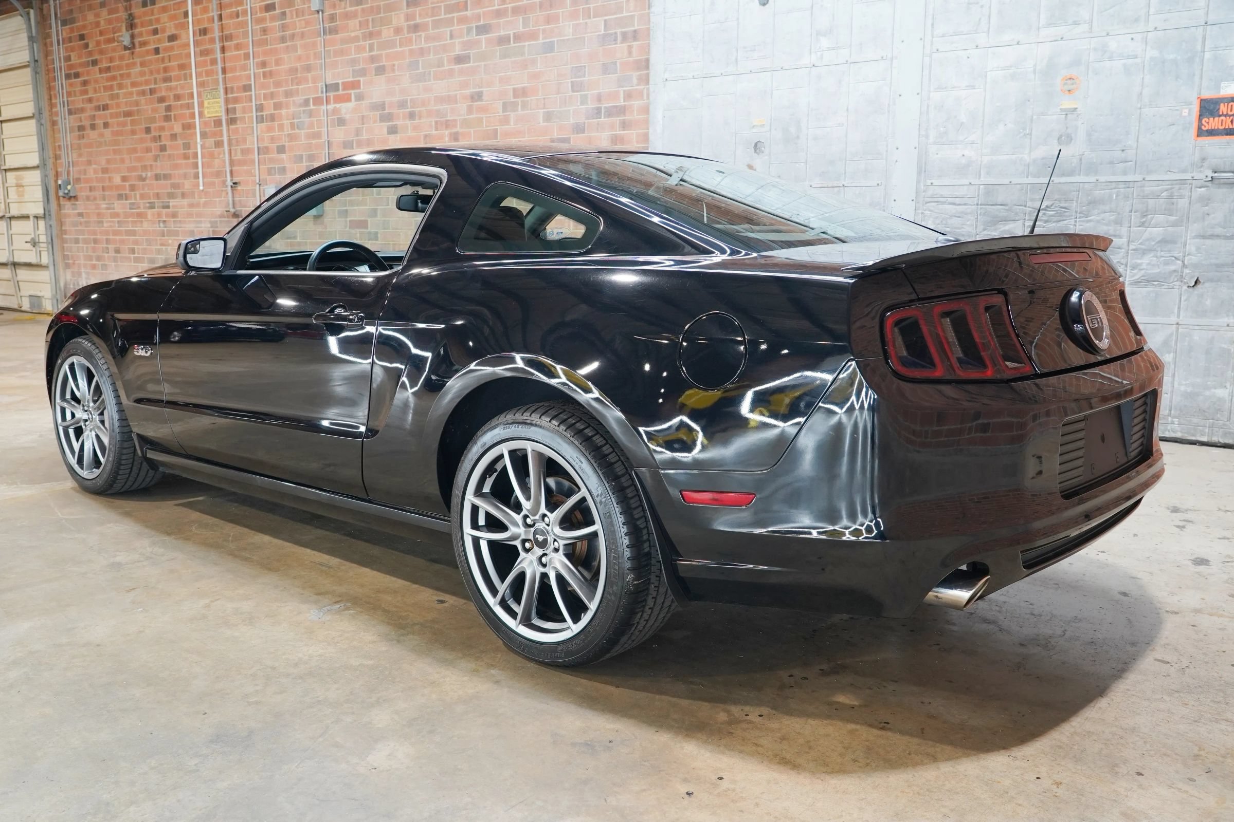 Used 2013 Ford Mustang GT Premium w/ Brembo Brake Pkg RWD image 8
