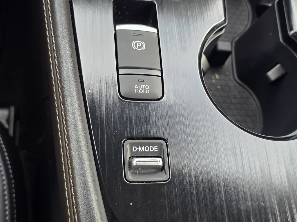 Used 2025 Nissan Rogue Platinum FWD image 21