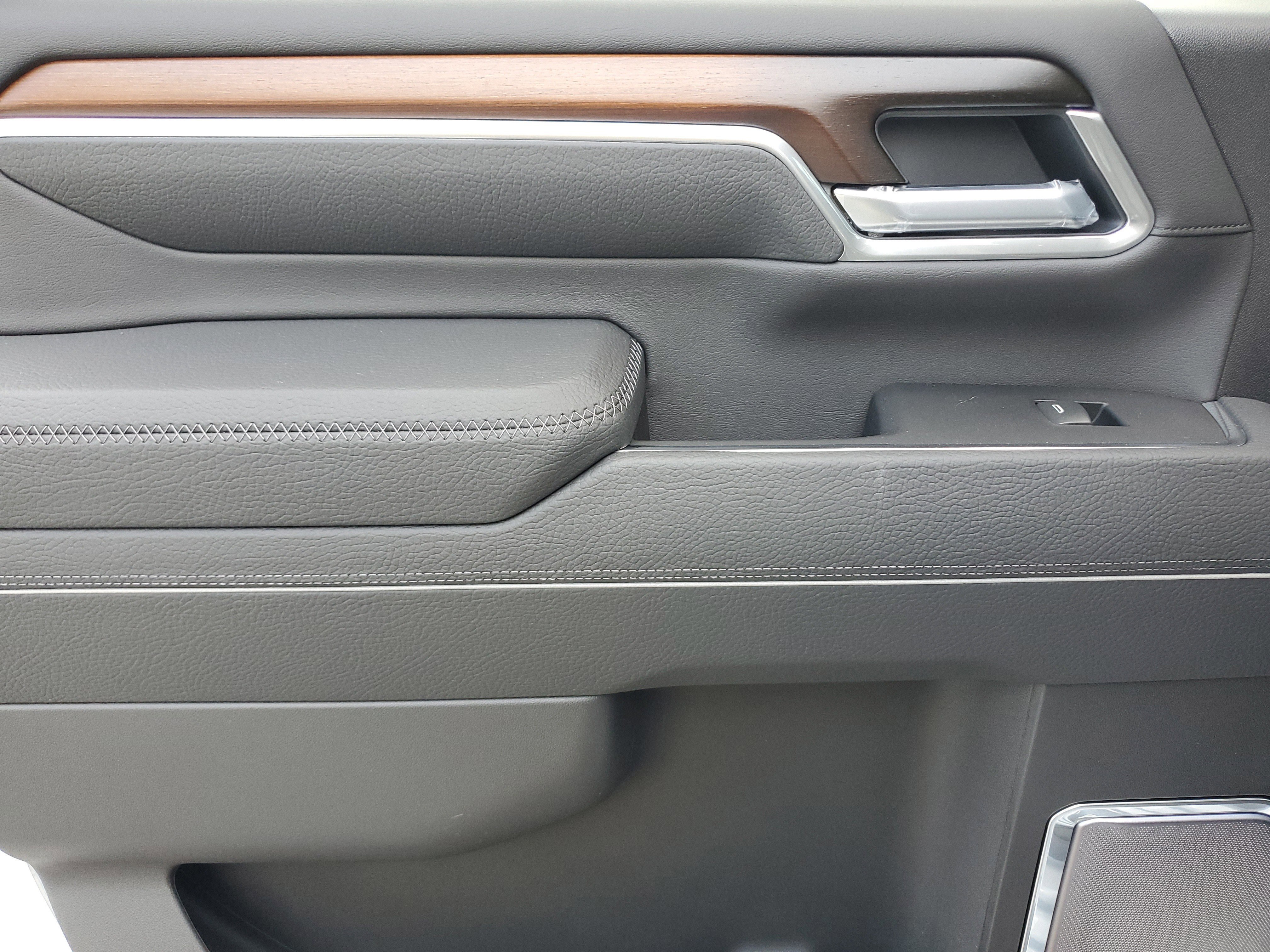 New 2025 GMC Sierra 2500 Denali image 13