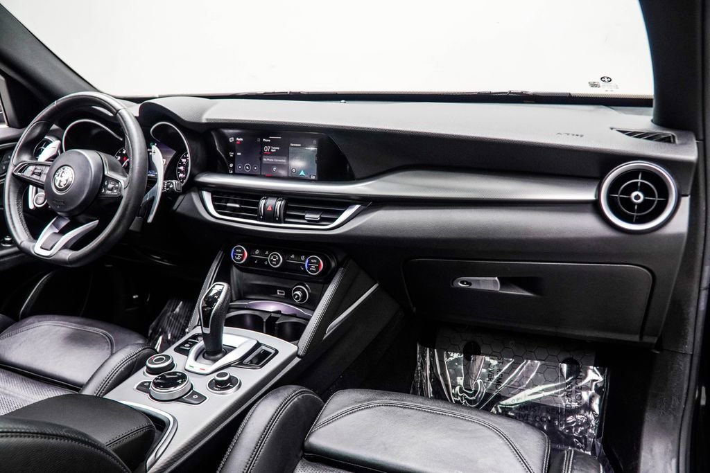 Used 2023 Alfa Romeo Stelvio Veloce AWD/4WD image 19