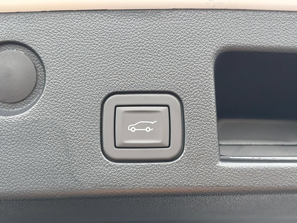 New 2027 Chevrolet Equinox LT w/ Convenience Package II FWD image 7