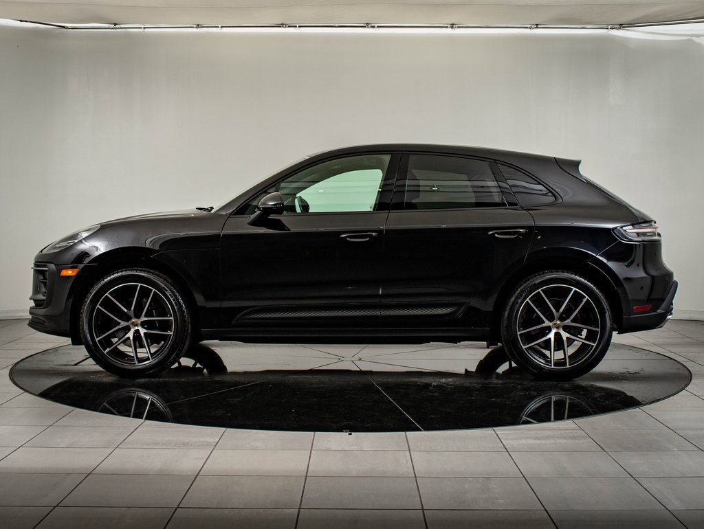 Certified 2024 Porsche Macan image 2