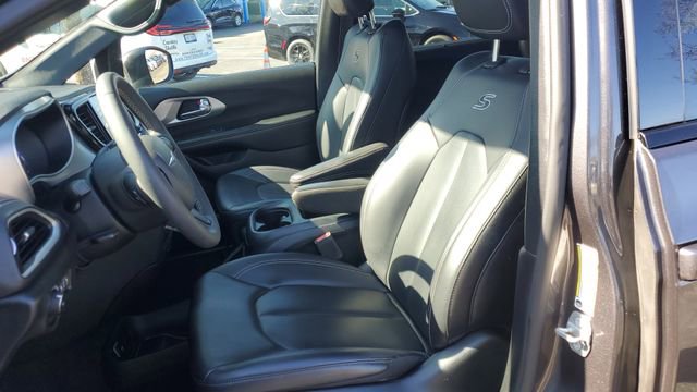 Used 2023 Chrysler Pacifica Touring-L w/ S Appearance Package image 21