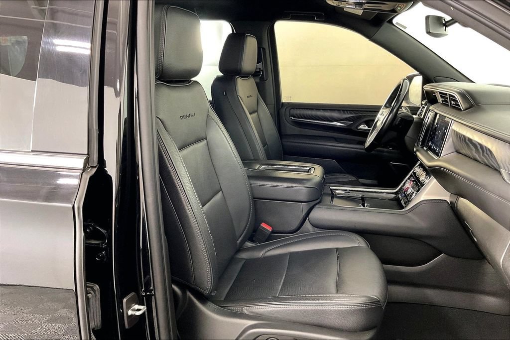 Used 2022 GMC Yukon XL Denali AWD/4WD image 9