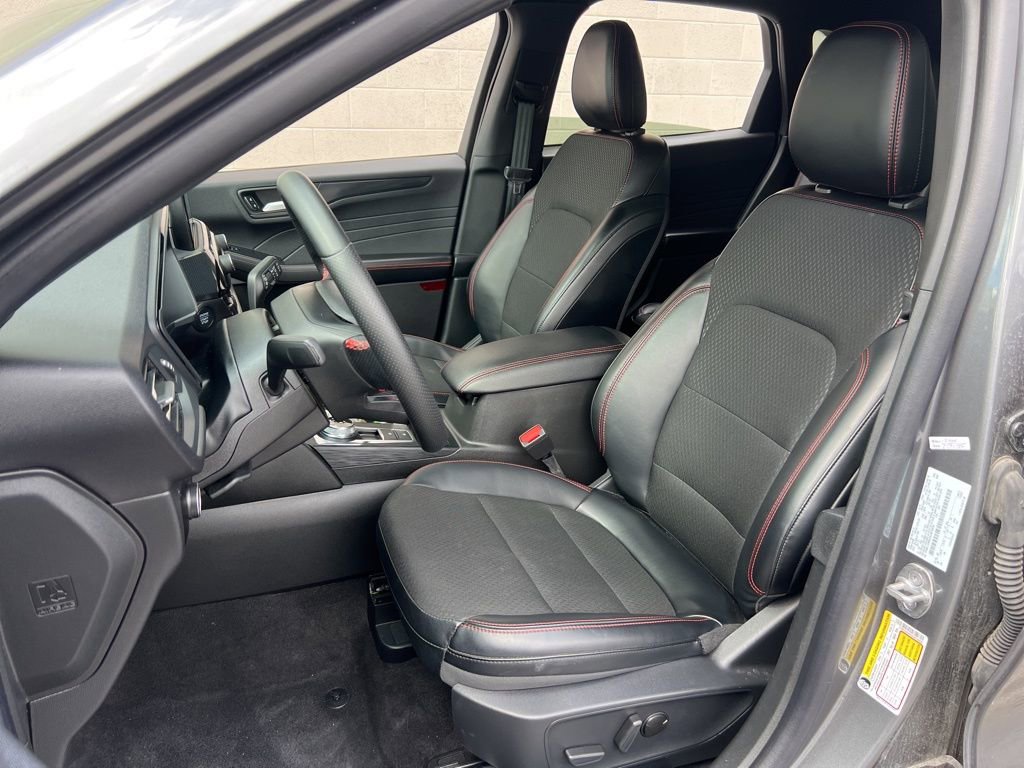 Used 2025 Ford Escape ST-Line image 21
