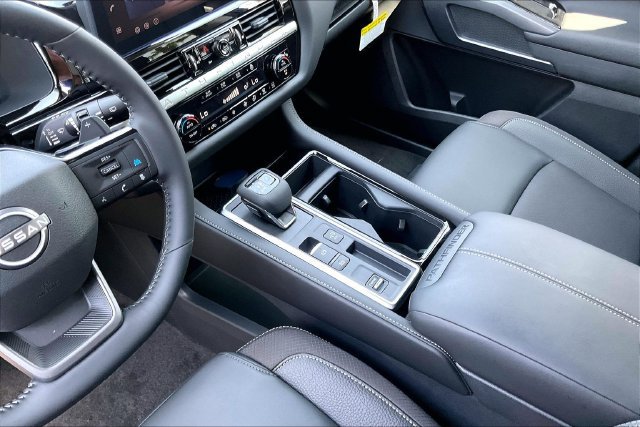 New 2026 Nissan Pathfinder SL FWD image 6