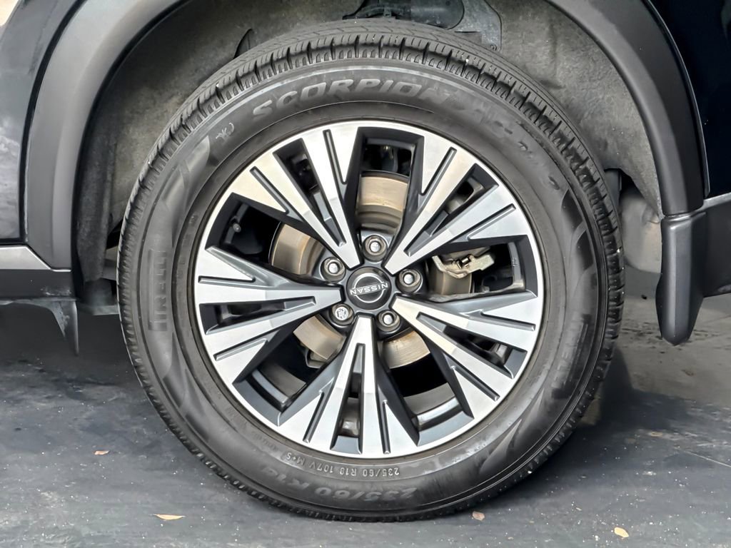 Used 2023 Nissan Rogue SV image 24