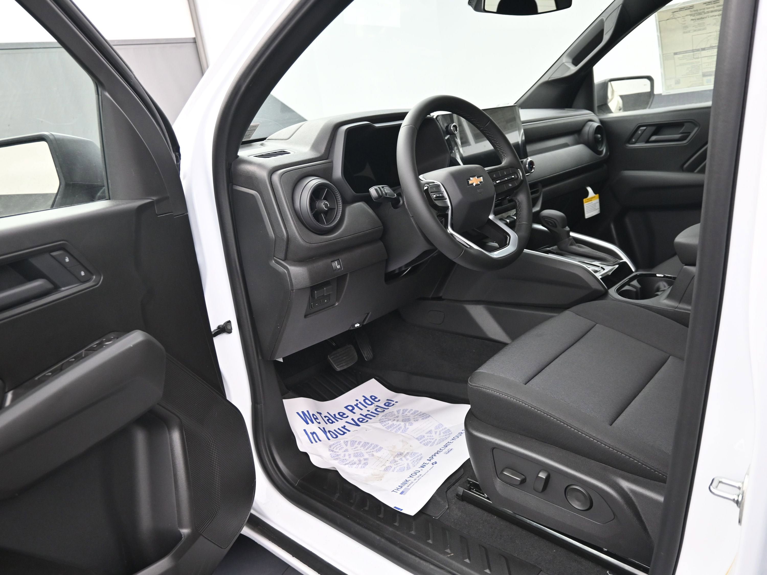 New 2026 Chevrolet Colorado W/T w/ WT Custom Package AWD/4WD image 9