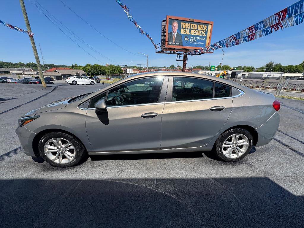 Used 2019 Chevrolet Cruze LT FWD image 2