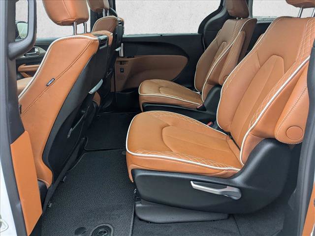 Used 2025 Chrysler Pacifica Pinnacle image 21