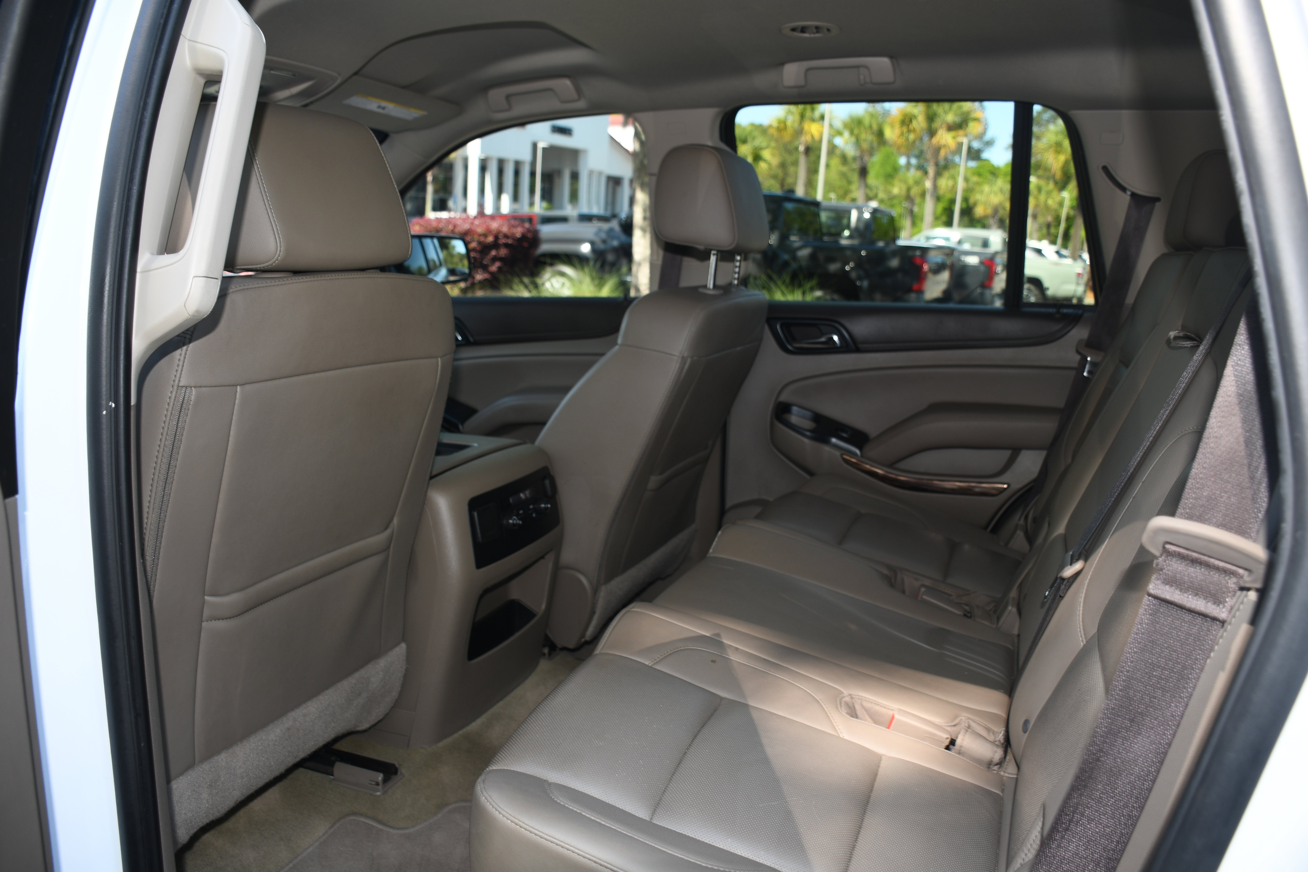 Used 2017 GMC Yukon SLT image 16