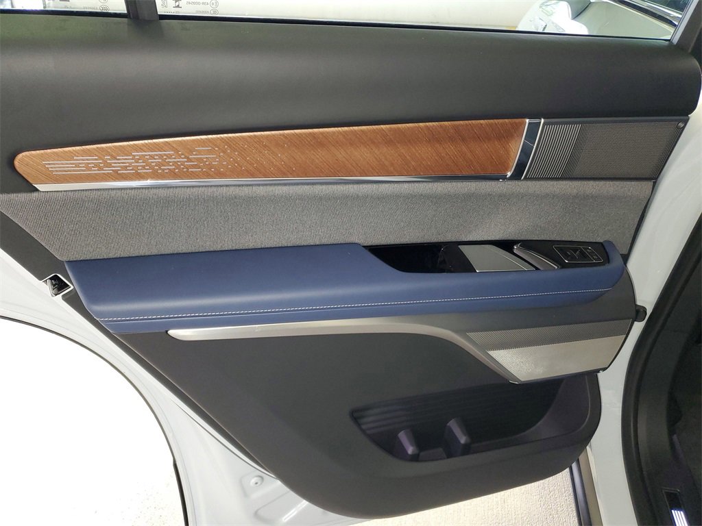 New 2026 Cadillac Vistiq Premium Luxury image 9