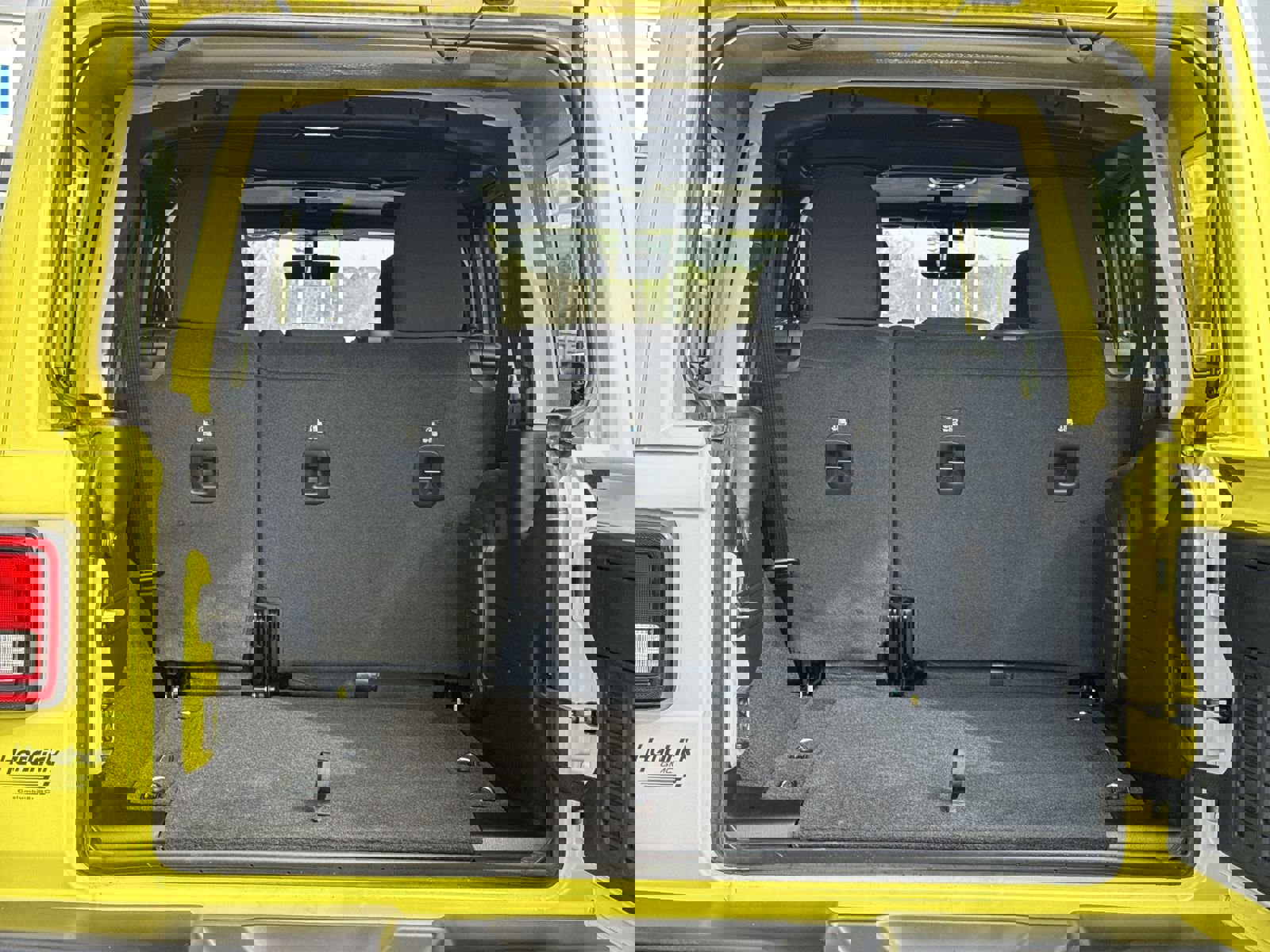 Used 2023 Jeep Wrangler Sahara image 30