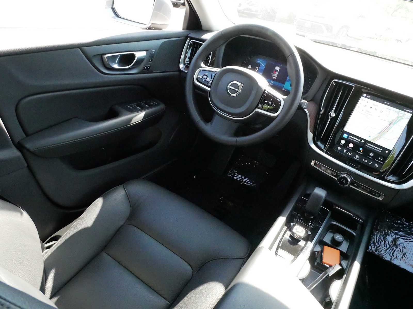 Used 2025 Volvo V60 B5 Cross Country Plus AWD/4WD image 9