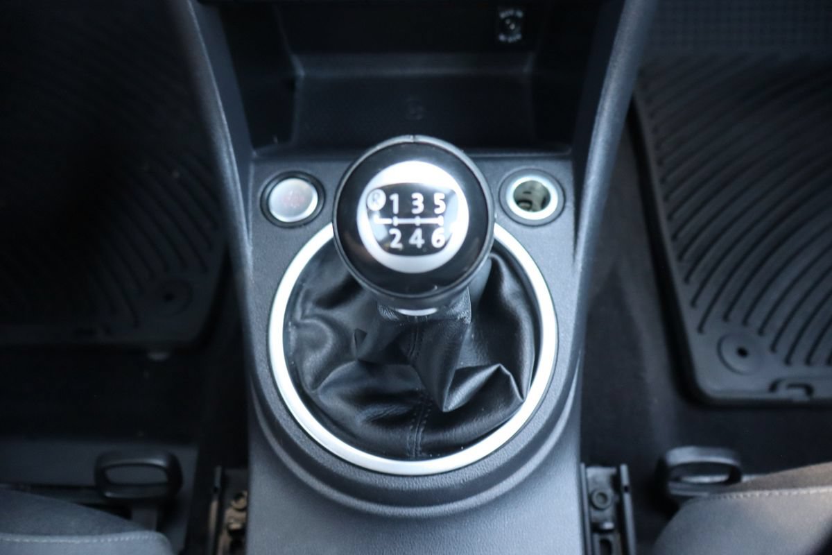 Used 2013 Volkswagen Beetle 2.0T FWD image 33