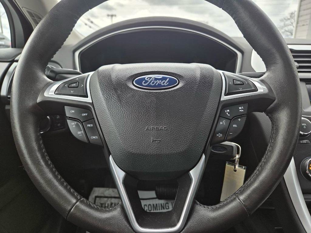 Used 2015 Ford Fusion SE w/ Equipment Group 201A FWD image 30