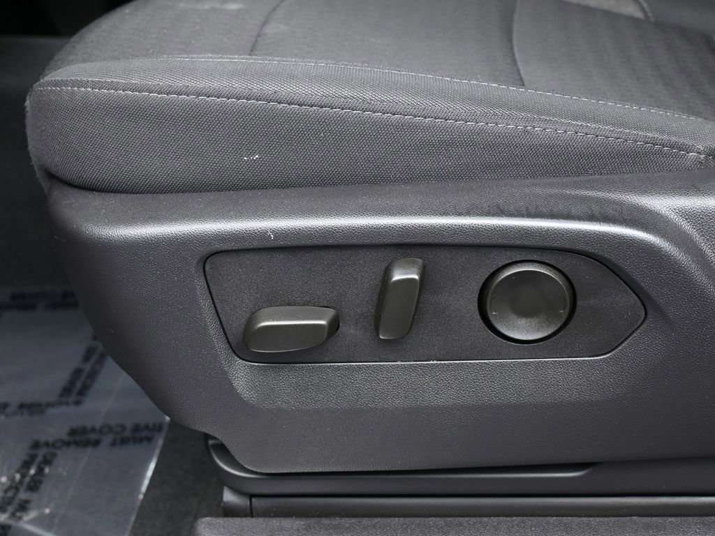 Used 2025 Chevrolet Silverado 2500 LT w/ Convenience Package image 12