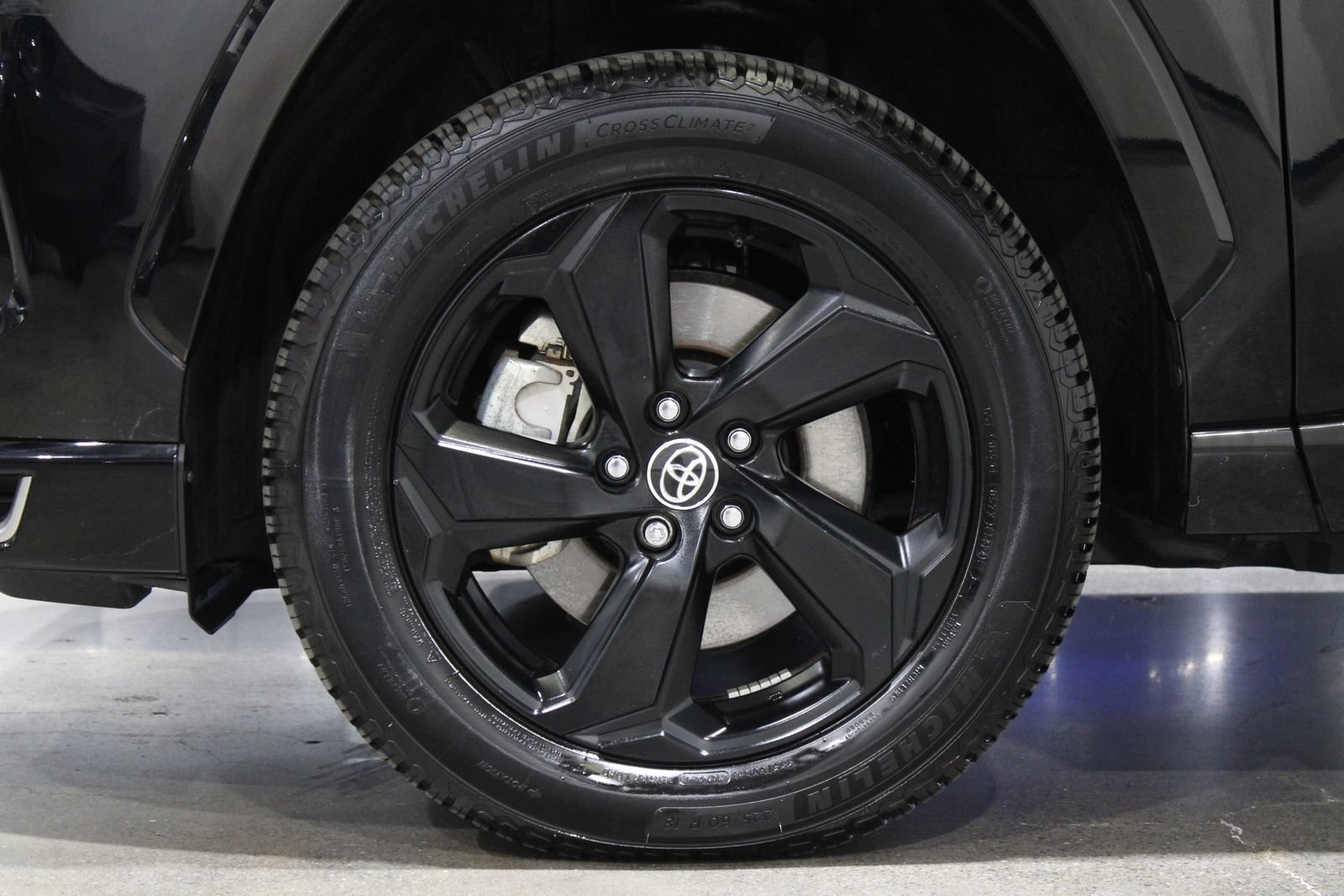 Used 2022 Toyota RAV4 SE w/ Weather & Moonroof Package AWD/4WD image 10