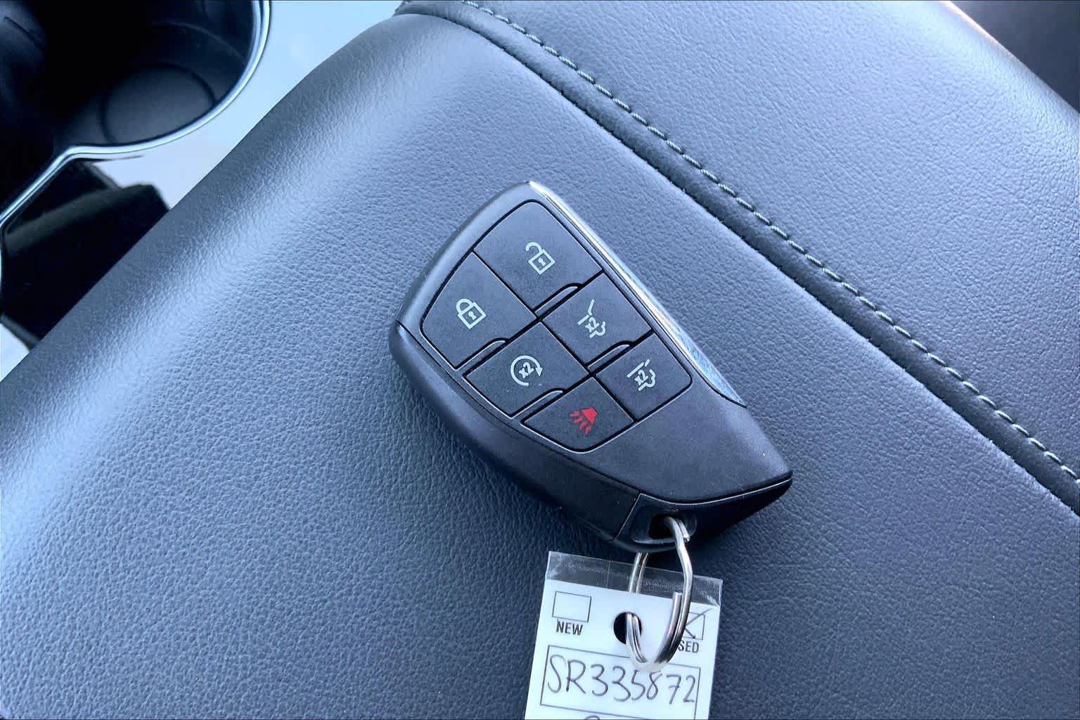 Used 2025 Chevrolet Suburban Z71 AWD/4WD image 14