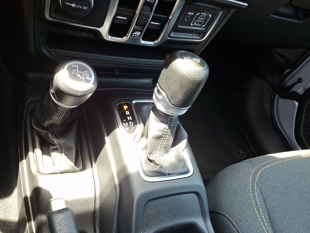 Used 2024 Jeep Wrangler Unlimited Sahara AWD/4WD image 26
